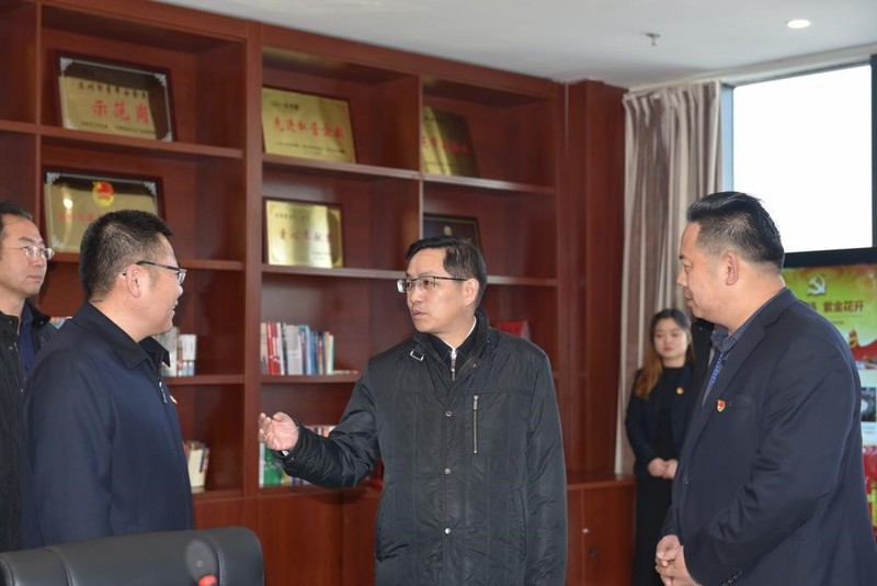 兰州新区党工委领导慰问兰州好人